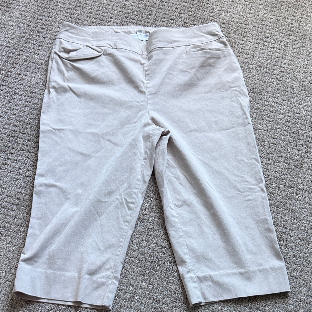 Chicos Elegant Women's Beige Capris